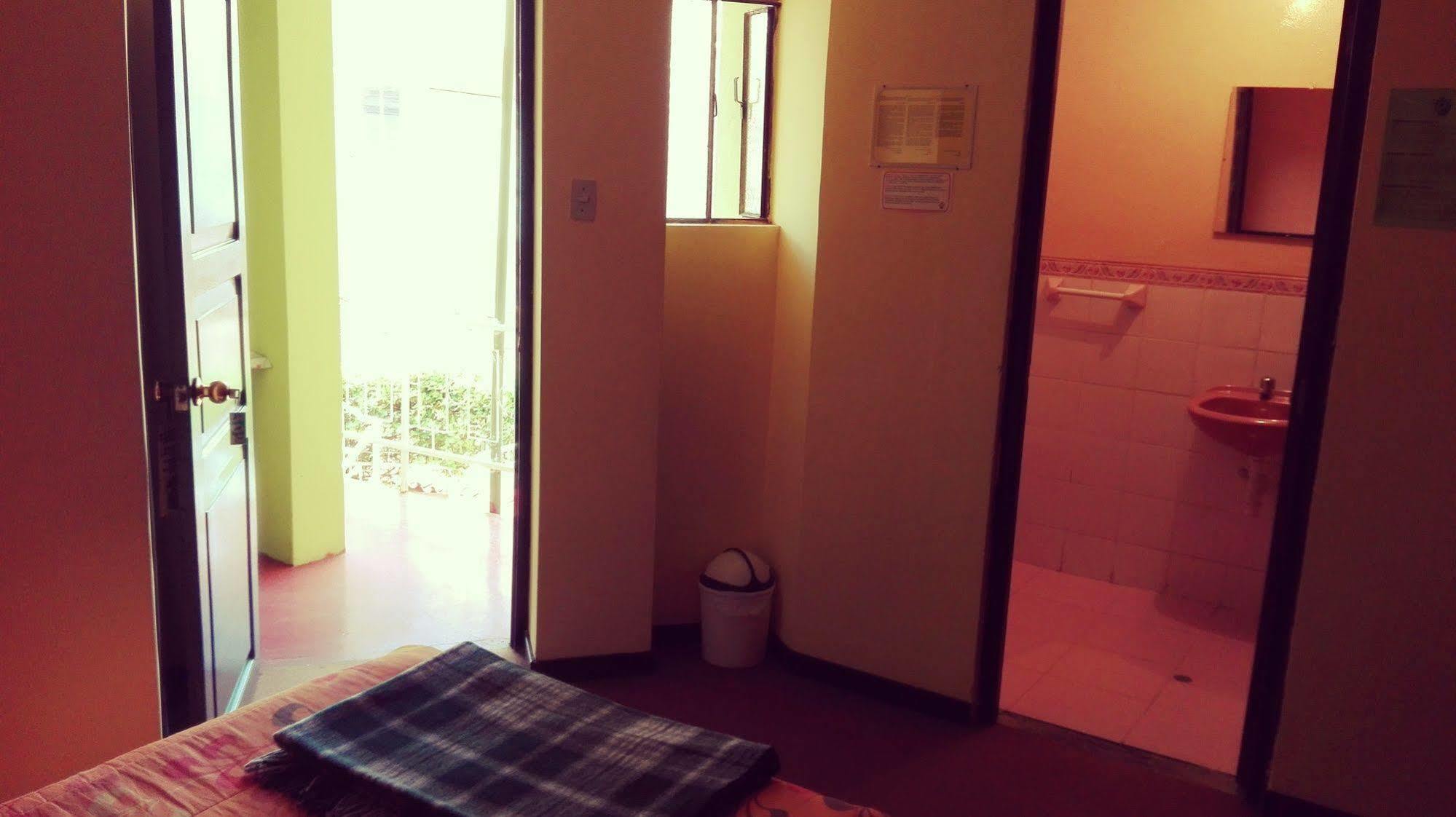 El Manzano Guest House Πούνο Εξωτερικό φωτογραφία